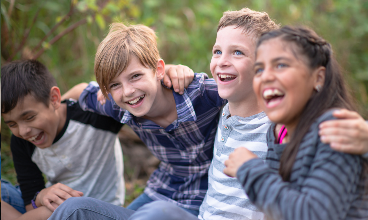 kids-camp Kids laughing together